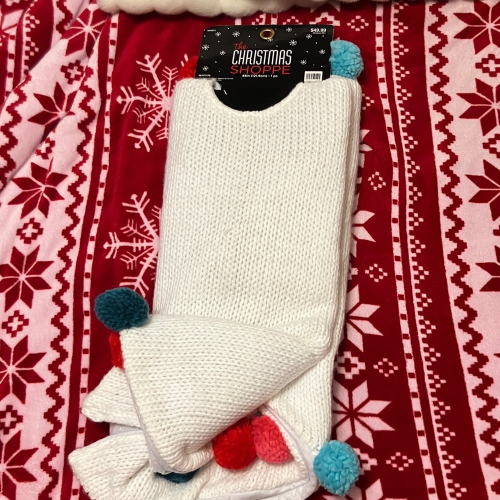 NWT The Christmas Shoppe Tree Skirt 48" White Knit w/ Flannel Lining 2" Pom Poms